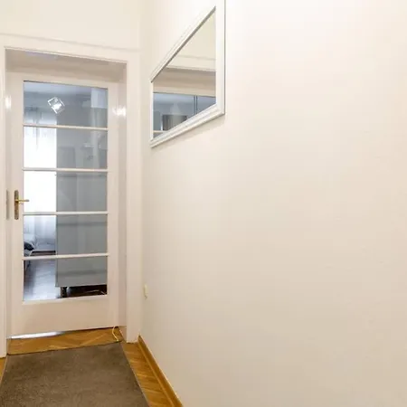 Apartment 1st *